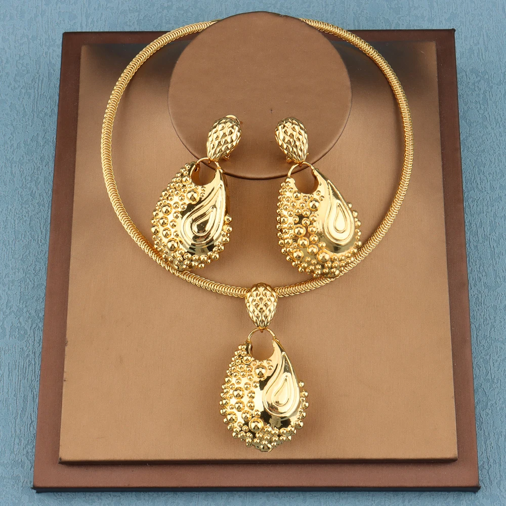 Fashion Classic Dubai Style Gold Plated Viennois Bridal Hip Hop Round Pendant Earrings Ladies Copper Jewelry Set
Fashion Classic Dubai Style Gold Plated Viennois Bridal Hip Hop Round Pendant Earrings Ladies Copper Jewelry Set