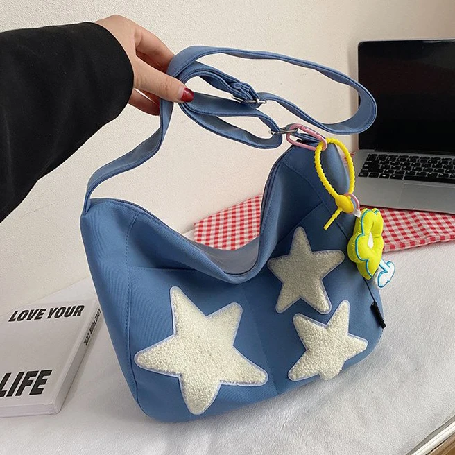4 Colors Minimalist Large Capacity Vintage Pentagram Patch Quality Oxford Square Shoulder Bag With Yellow Small Flower Pendant
4 Colors Minimalist Large Capacity Vintage Pentagram Patch Quality Oxford Square Shoulder Bag With Yellow Small Flower Pendant