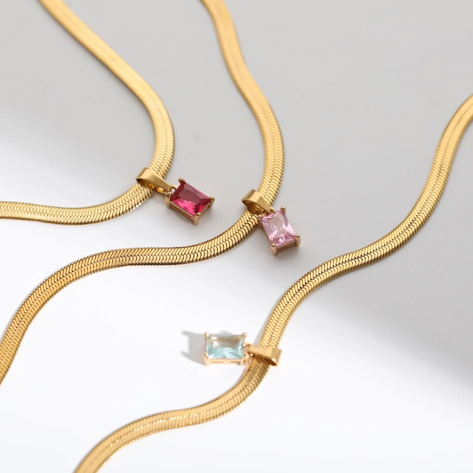 Minimalist 18K Stainless Steel Necklaces Square Zircon Pendant 4MM Chain Stainless Steel Flat Snake Necklace
Minimalist 18K Stainless Steel Necklaces Square Zircon Pendant 4MM Chain Stainless Steel Flat Snake Necklace
