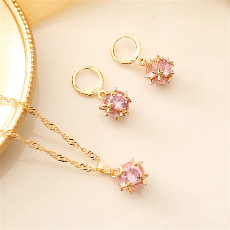 European And American Jewelry Multi-Color Square Crystal Necklace Personality Niche Creative Jewelry, Picture shows
European And American Jewelry Multi-Color Square Crystal Necklace Personality Niche Creative Jewelry, Picture shows