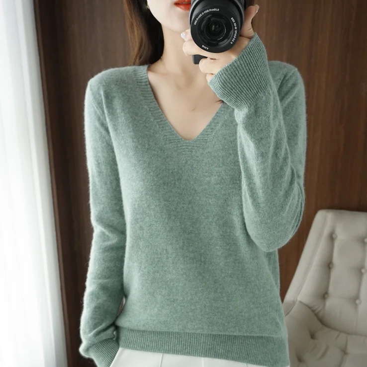 Autumn and winter new women's knitted sweater plus size casual 12 colors long-sleeved pullover ladies' V-neck base wool sweater, 12 colors as shown
Autumn and winter new women's knitted sweater plus size casual 12 colors long-sleeved pullover ladies' V-neck base wool sweater, 12 colors as shown