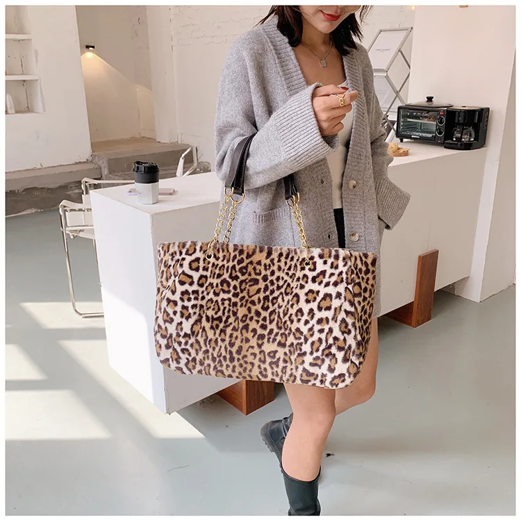 Janhe Hot Sale Winter Large Big Purse Travel Soft Handbags Duffle Bag Leopard Furry Tote Bag With Chain For Women, 5 colors
Janhe Hot Sale Winter Large Big Purse Travel Soft Handbags Duffle Bag Leopard Furry Tote Bag With Chain For Women, 5 colors