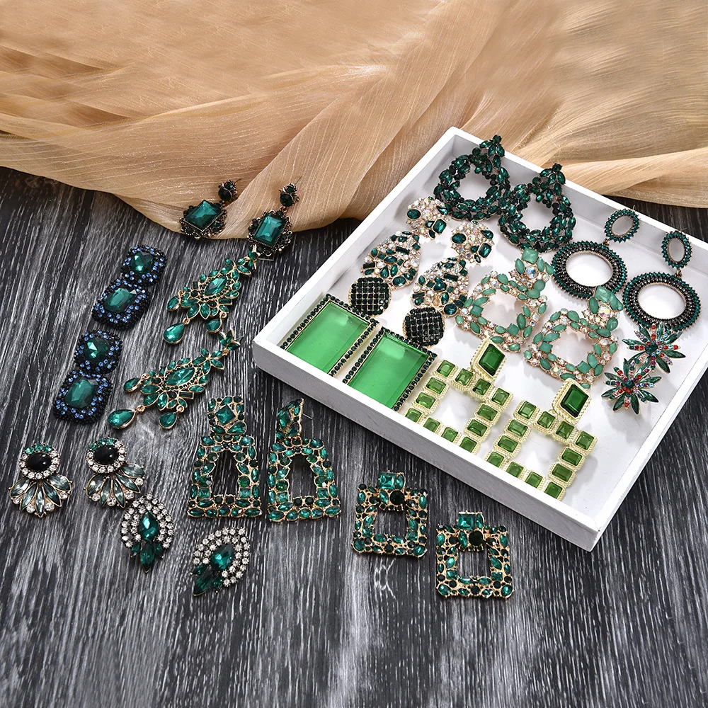 New Arrival Vintage Gold Plated Emerald Green Crystal Diamond Stud Earrings For Women
New Arrival Vintage Gold Plated Emerald Green Crystal Diamond Stud Earrings For Women
