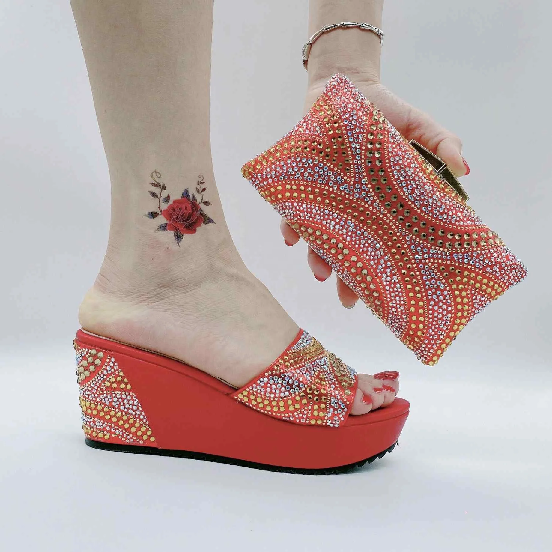Elegant Style Fashion Party Dress Shoes with Matching Purse Set OEM Customization Wedge Thick High Heels with Bag to Match Lady
Elegant Style Fashion Party Dress Shoes with Matching Purse Set OEM Customization Wedge Thick High Heels with Bag to Match Lady