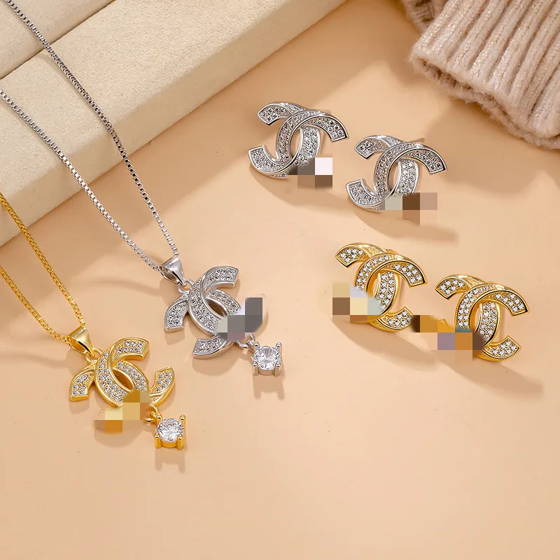 Necklace custom designer Mini fashion personalized women's Necklace Set Gold Plated Charm Jewelry Necklace Pendant
Necklace custom designer Mini fashion personalized women's Necklace Set Gold Plated Charm Jewelry Necklace Pendant