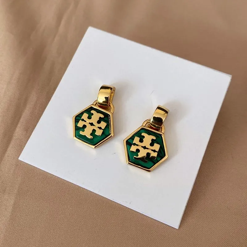 Luxury exquisite natural shell turquoise earrings jewelry 18k gold plated famous designer earrings popular brands for women 2021, 29 colors to choose
Luxury exquisite natural shell turquoise earrings jewelry 18k gold plated famous designer earrings popular brands for women 2021, 29 colors to choose