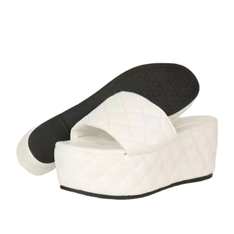 Women's dress shoes 2021 European and American fashion sandals comfortable thick soled elevated Beach Women's slippers
Women's dress shoes 2021 European and American fashion sandals comfortable thick soled elevated Beach Women's slippers