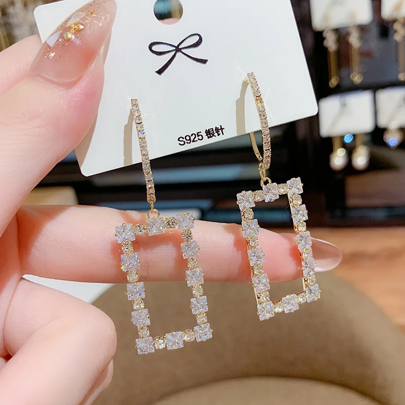 Ins Korean Style S925 Sterling Silver Bling Crystal Square Drop Earrings Iced Out Pave Cubic CZ Geometric Earrings Jewelry
Ins Korean Style S925 Sterling Silver Bling Crystal Square Drop Earrings Iced Out Pave Cubic CZ Geometric Earrings Jewelry