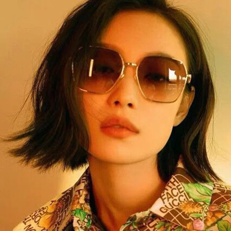 Creative Women Retro Metal Chain Hollow Sunglasses 2021 New Unisex Square Unique Design Star Same Style Shades Sunglasses, Picture shows
Creative Women Retro Metal Chain Hollow Sunglasses 2021 New Unisex Square Unique Design Star Same Style Shades Sunglasses, Picture shows