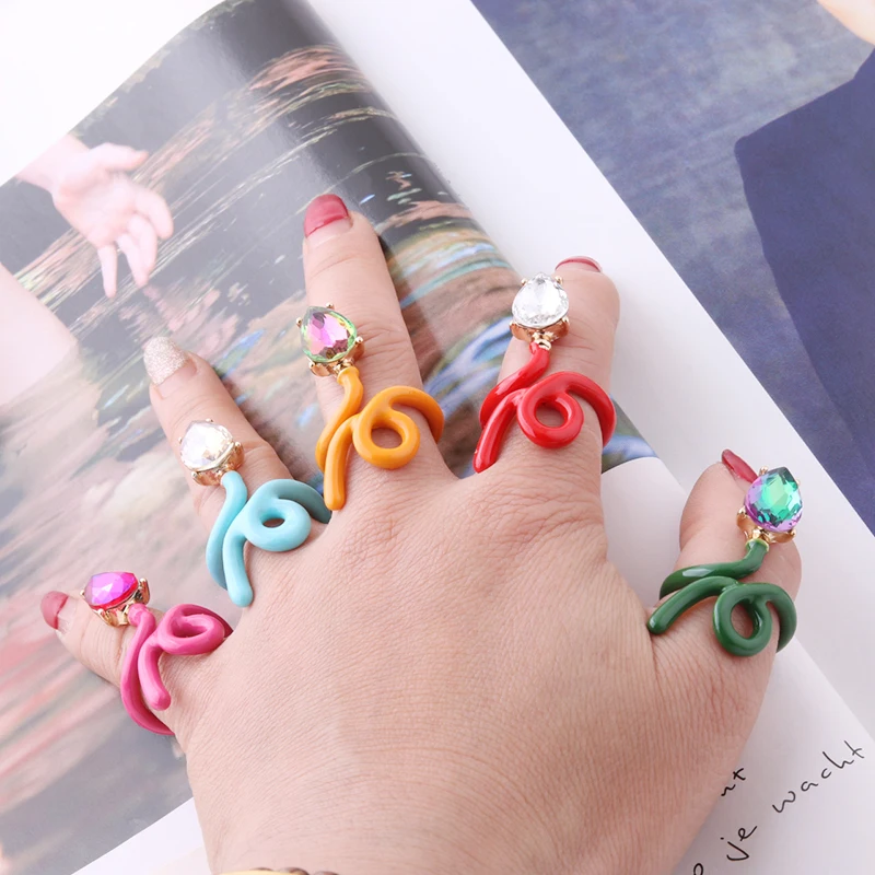 ER0912 NeeFu WoFu Glass earrings snake earrings Rhinestone Fashion Earrings For Woman Large Long Brinco Ear Oorbellen Gift
ER0912 NeeFu WoFu Glass earrings snake earrings Rhinestone Fashion Earrings For Woman Large Long Brinco Ear Oorbellen Gift