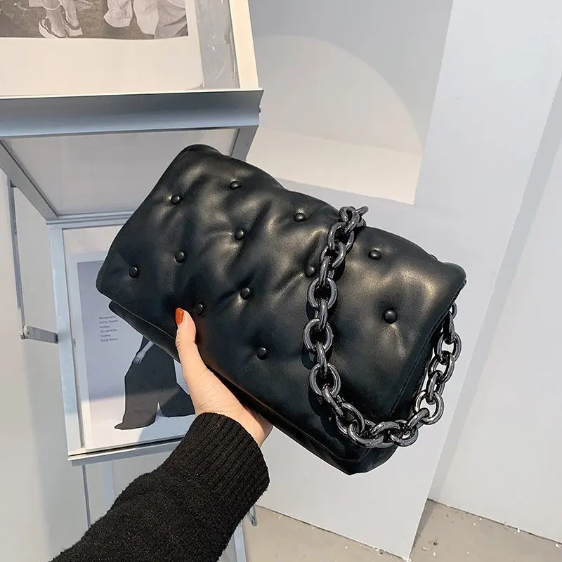 2021 Fashion Trend Denim Quality Thick Metal Chain Shoulder Women Clutch Bags Purses And Handbag, 2 colors
2021 Fashion Trend Denim Quality Thick Metal Chain Shoulder Women Clutch Bags Purses And Handbag, 2 colors
