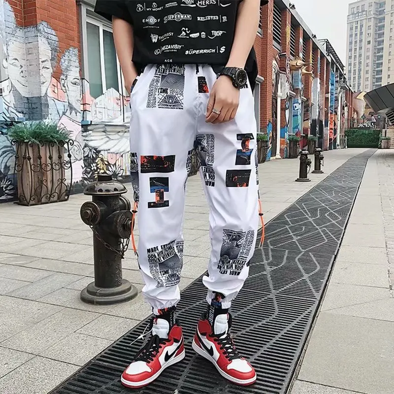 2021 New Style Sweatpants Printed Sweat Cargo Pants Ribbon Joggers Pants Sports Multiple Pockets Hip Hop Men Pants, Black,white
2021 New Style Sweatpants Printed Sweat Cargo Pants Ribbon Joggers Pants Sports Multiple Pockets Hip Hop Men Pants, Black,white