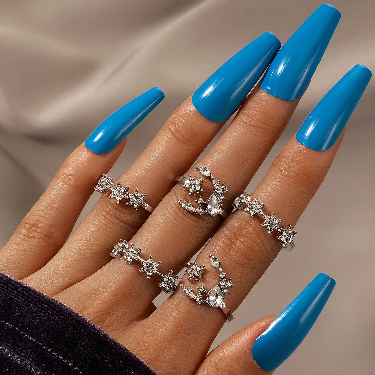 4 pcs/set Gold Plated Alloy Clear Rhinestone Finger Rings Set Knuckle Rings Set, Silver color
4 pcs/set Gold Plated Alloy Clear Rhinestone Finger Rings Set Knuckle Rings Set, Silver color