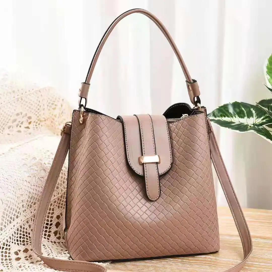 DL115 30 High quality PU leather bucket bags ladies portable shoulder bag wholesale women handbags, Black....
DL115 30 High quality PU leather bucket bags ladies portable shoulder bag wholesale women handbags, Black....