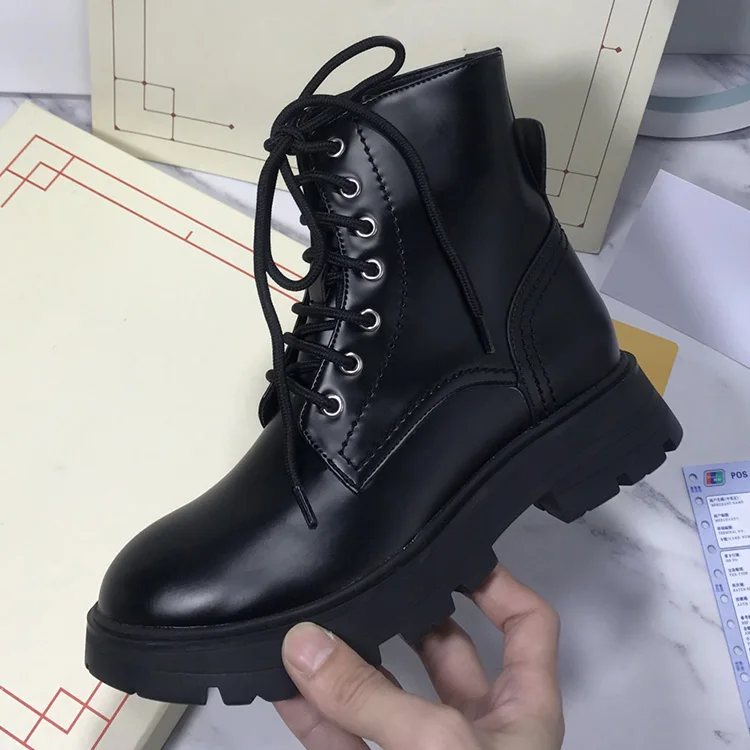 High top MC AlexanderMcQveen women's Leatherwear shoes High top boots, Customer's request
High top MC AlexanderMcQveen women's Leatherwear shoes High top boots, Customer's request