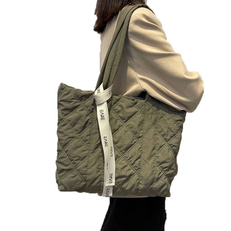 New Arrival Customized Nylon Quilted Garment Daily Tote Bag Ladies Casual Handbag Large Cotton Padded Shoulder Bag For Women
New Arrival Customized Nylon Quilted Garment Daily Tote Bag Ladies Casual Handbag Large Cotton Padded Shoulder Bag For Women