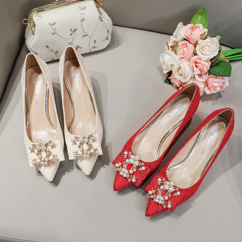 Ladies New Fashion Square Block Heels Pointed Toe Lace Pearl Women Pumps Heels Bridal Heels Wedding Dress Shoes
Ladies New Fashion Square Block Heels Pointed Toe Lace Pearl Women Pumps Heels Bridal Heels Wedding Dress Shoes