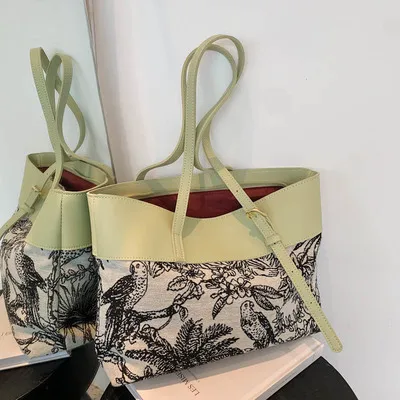 2021 large capacity PU canvas bag with bird and flower printing special tote bag big sling cross body shoulder bag, Black ,orange ,green ,pink
2021 large capacity PU canvas bag with bird and flower printing special tote bag big sling cross body shoulder bag, Black ,orange ,green ,pink