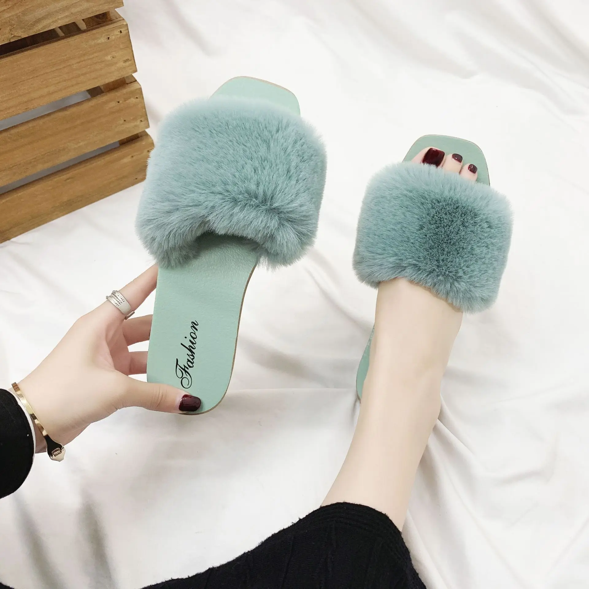 JIANHUI Comfortable Wholesale fashion slippers flush soft raccoon Women Faux Fur Slipper Flip Flops Slippers, 4colors
JIANHUI Comfortable Wholesale fashion slippers flush soft raccoon Women Faux Fur Slipper Flip Flops Slippers, 4colors
