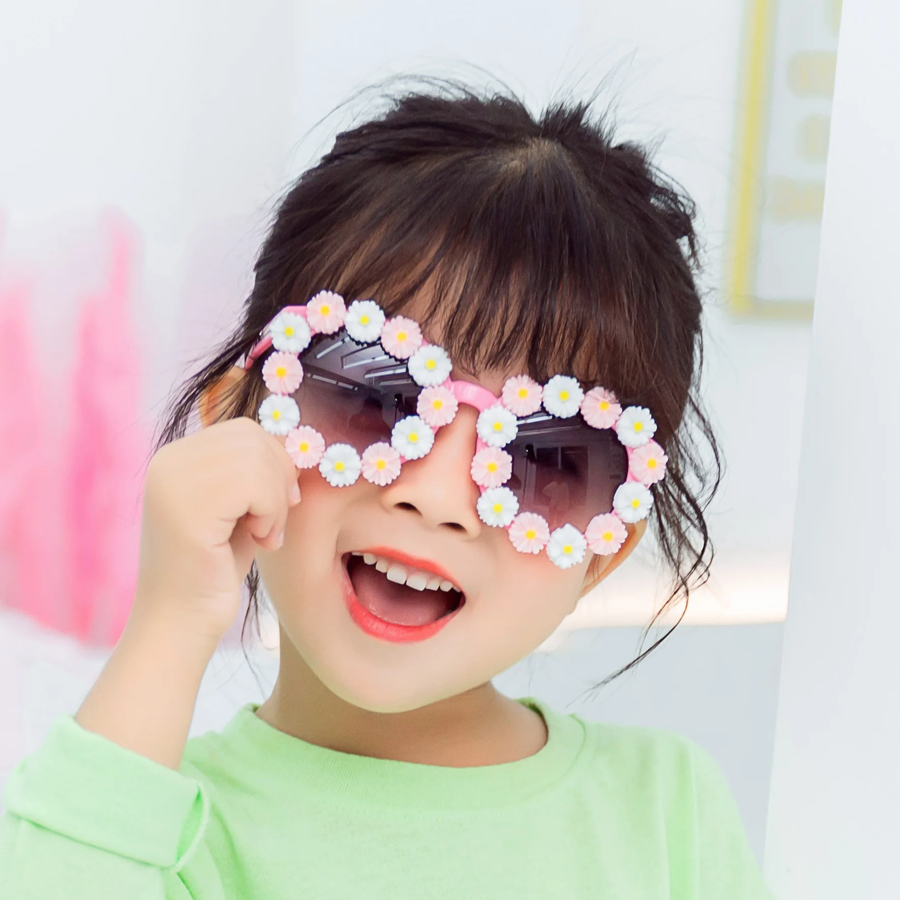 2021 Fashion Style Sunglasses Children Luxury design Eyewear Small Size Kids sunglasses
2021 Fashion Style Sunglasses Children Luxury design Eyewear Small Size Kids sunglasses