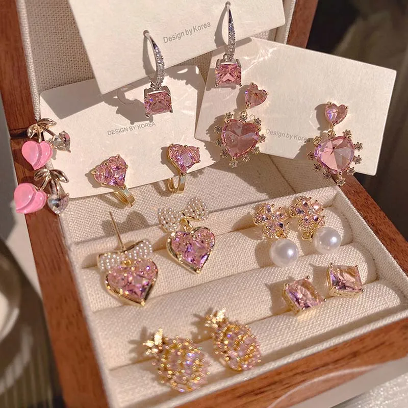 Luxury Pink Zircon Bow Stud Earrings Romantic Heart Pink Crystal Earrings Exquisite Women's Jewelry Valentine's Day Gifts
Luxury Pink Zircon Bow Stud Earrings Romantic Heart Pink Crystal Earrings Exquisite Women's Jewelry Valentine's Day Gifts
