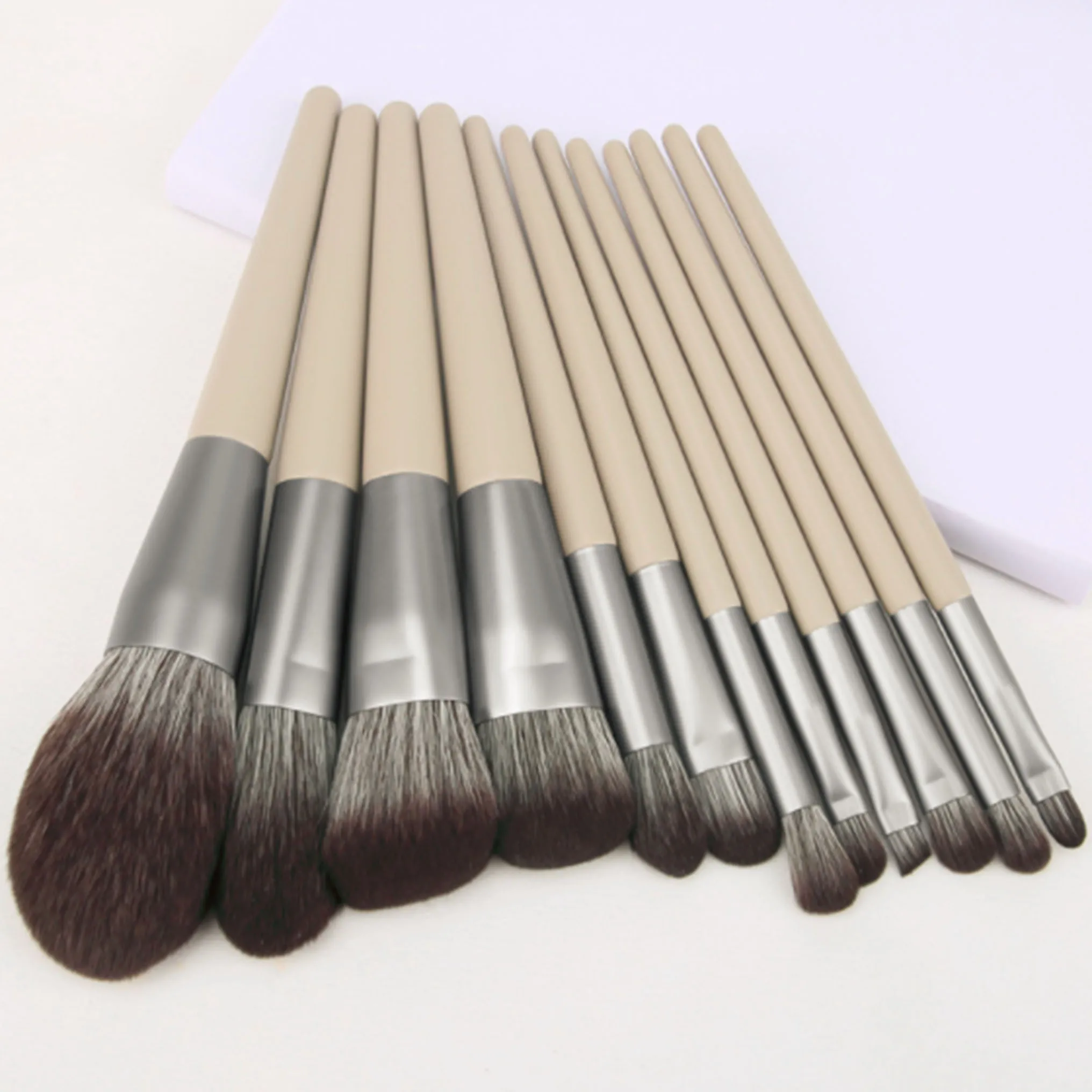 12PCS New grey hair makeup brush set 2019 hot products professional make up brushes sets
12PCS New grey hair makeup brush set 2019 hot products professional make up brushes sets
