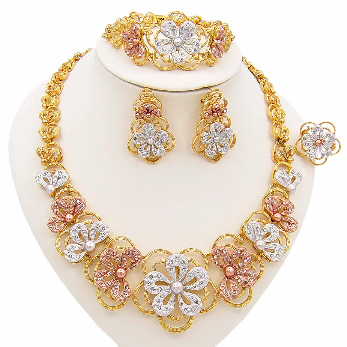 2021 Latest Hand Made High Quality flower Copper Alloy Jewelry 24K Gold Plated African Dubai Jewelry Set Wholesale 
2021 Latest Hand Made High Quality flower Copper Alloy Jewelry 24K Gold Plated African Dubai Jewelry Set Wholesale