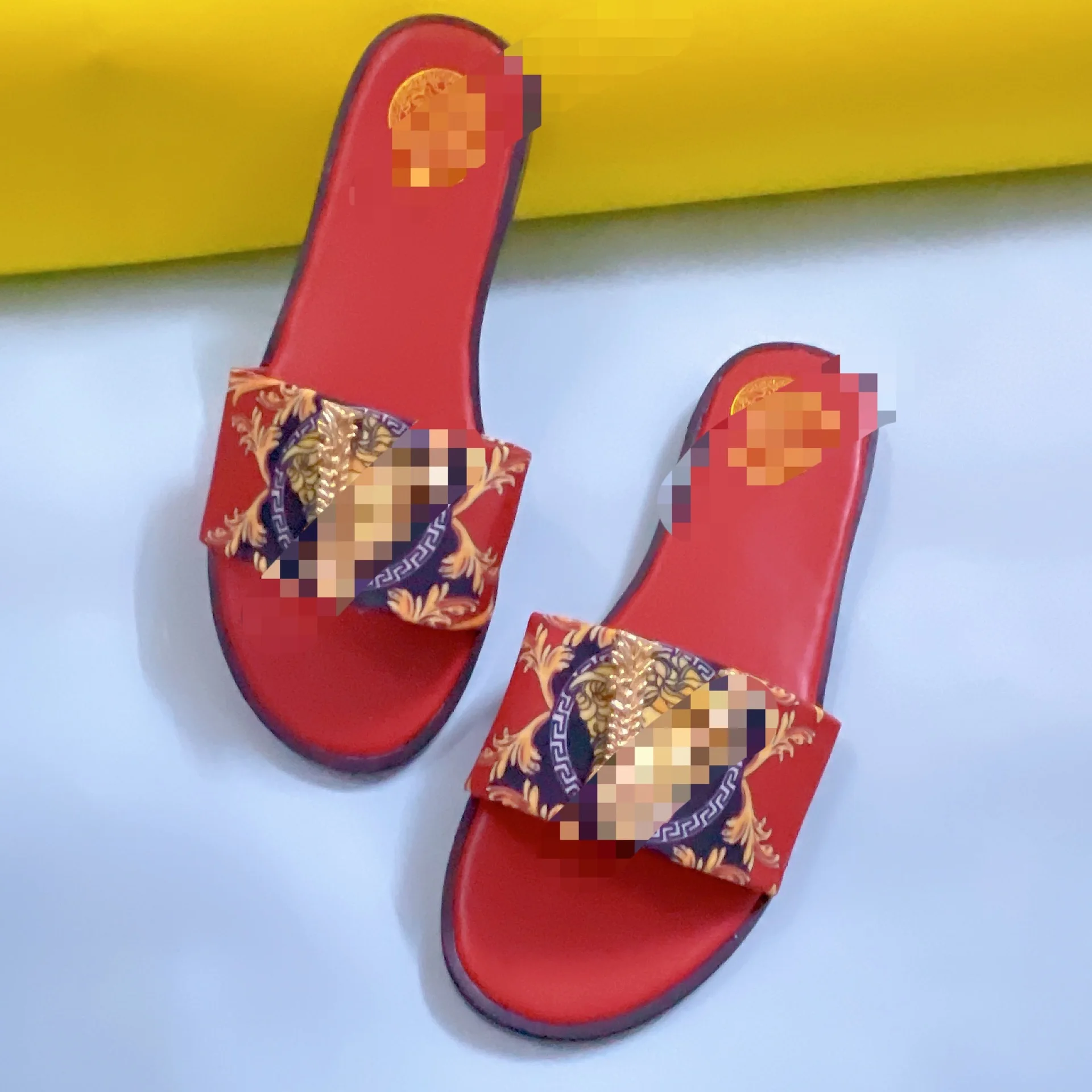 2021 New Fashion Casual Women Flat Slippers Metal Buttons Large Size Female Slippers, Red black white
2021 New Fashion Casual Women Flat Slippers Metal Buttons Large Size Female Slippers, Red black white