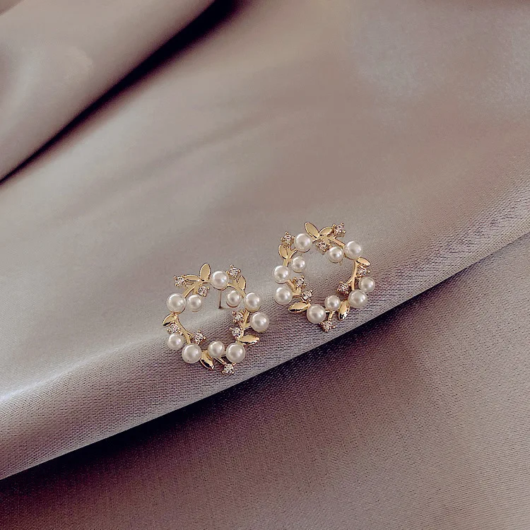 New Trendy Simple 925 Sterling Silver Needles Korean Gold Plated Pearl Earrings, As photo
New Trendy Simple 925 Sterling Silver Needles Korean Gold Plated Pearl Earrings, As photo