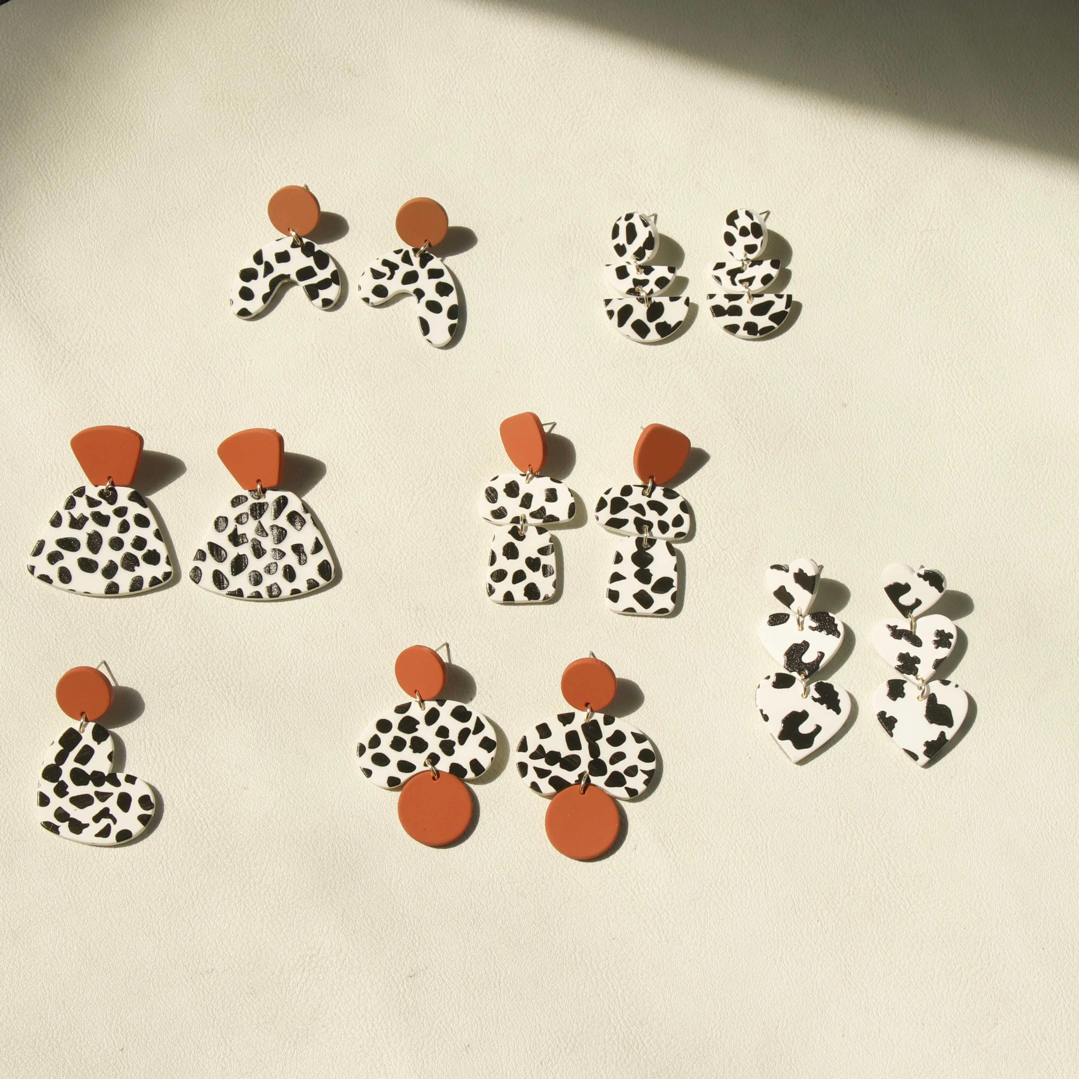 2022 fashion Irregular Geometric Figure Exaggerated Style Hot Sale Black And White Print Resin Handmade Acrylic Women's Earrings, Colorful
2022 fashion Irregular Geometric Figure Exaggerated Style Hot Sale Black And White Print Resin Handmade Acrylic Women's Earrings, Colorful