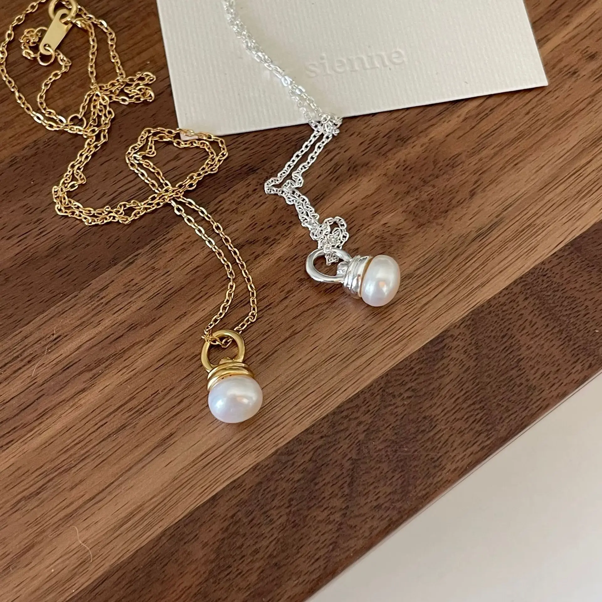 VIANRLA 925 Sterling Silver Necklace Bulb Pendant Simple Luxury 18K Gold Plated Pearl Necklace For Women Jewelry Gifts
VIANRLA 925 Sterling Silver Necklace Bulb Pendant Simple Luxury 18K Gold Plated Pearl Necklace For Women Jewelry Gifts