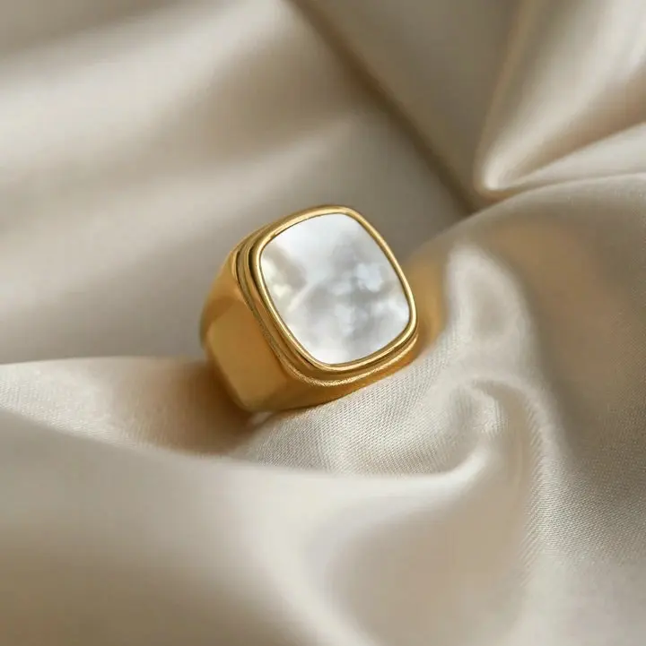 Geometric Freestanding Packaging with The Same Ring 18K Gold Stainless Steel Pop Ring Titanium Steel Shell Ring 
Geometric Freestanding Packaging with The Same Ring 18K Gold Stainless Steel Pop Ring Titanium Steel Shell Ring
