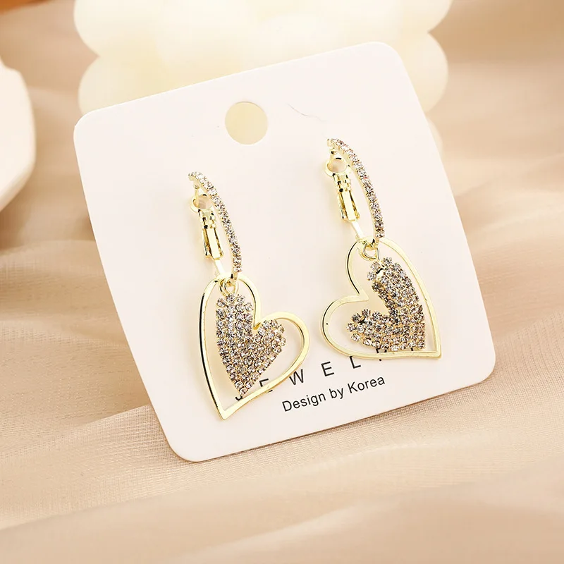 Diamond heart shaped earrings for women's fashion light wholesale three-dimensional heart shaped earrings
Diamond heart shaped earrings for women's fashion light wholesale three-dimensional heart shaped earrings