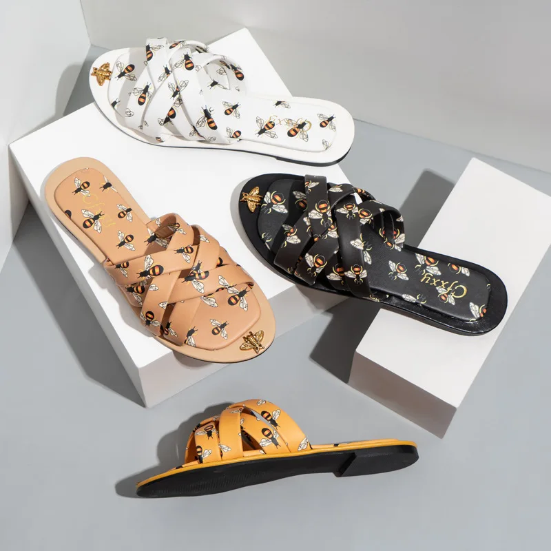 2021 New fashion woven cartoon print flat sandals for women metal Bee ornament flat heeled open toe beach flip flops slippers, Picture show , squine colors
2021 New fashion woven cartoon print flat sandals for women metal Bee ornament flat heeled open toe beach flip flops slippers, Picture show , squine colors