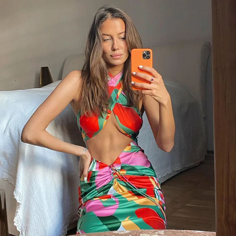 2021 New Fashion Colorful Full Printing Summer Sleeveless Cropped Halter Sexy Two Piece Womens Skirt Sets, Customized
2021 New Fashion Colorful Full Printing Summer Sleeveless Cropped Halter Sexy Two Piece Womens Skirt Sets, Customized