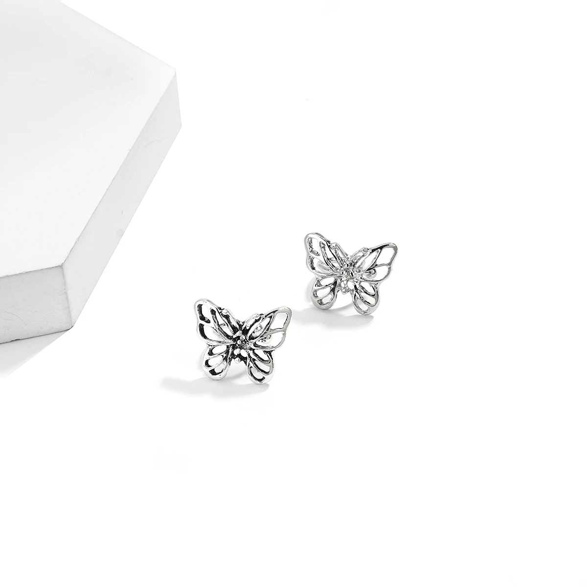Best selling Single Antique Silver Plated Alloy Butterfly Clip-on Earrings Women Fashion Jewelry Custom Bijoux
Best selling Single Antique Silver Plated Alloy Butterfly Clip-on Earrings Women Fashion Jewelry Custom Bijoux
