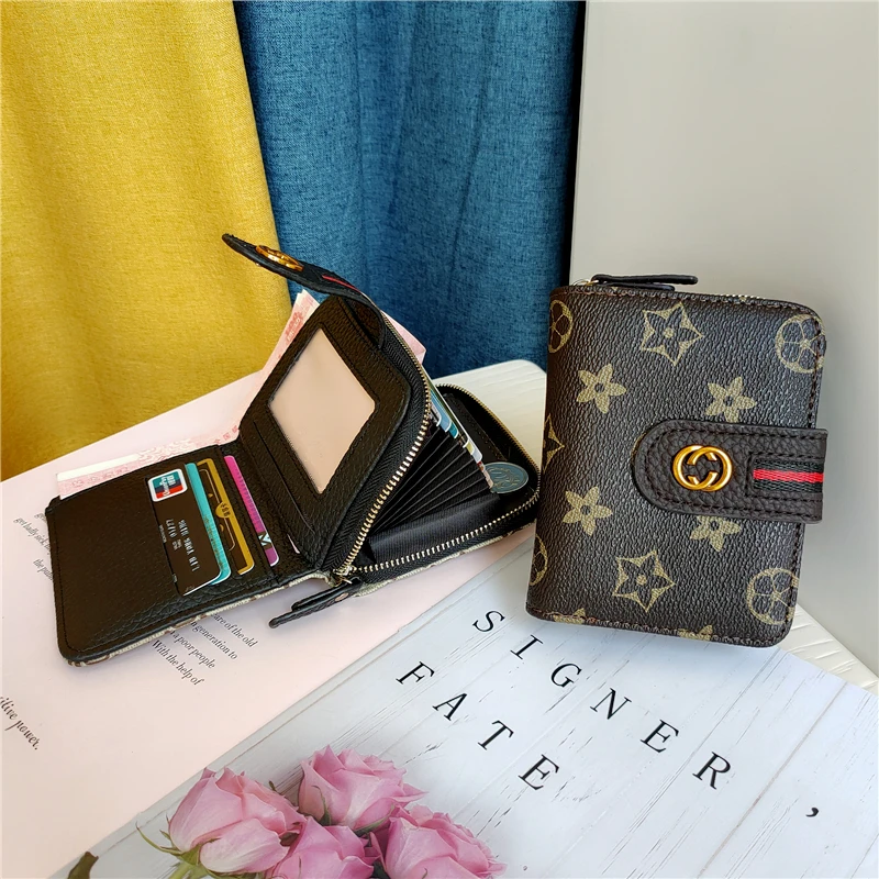 European and American printing ladies short wallet card bag all-in-one bag 2022 new style retro folding zipper coin purse
European and American printing ladies short wallet card bag all-in-one bag 2022 new style retro folding zipper coin purse