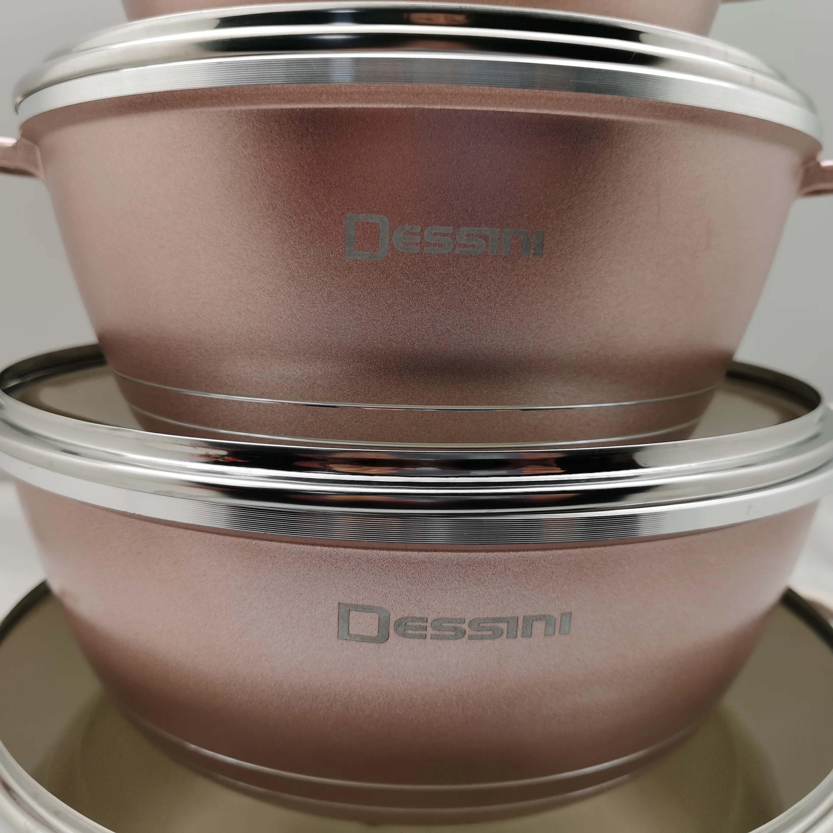 12pcs Dessini Aluminum Cookware set granite stone coating with golden color painting, Customized color
12pcs Dessini Aluminum Cookware set granite stone coating with golden color painting, Customized color