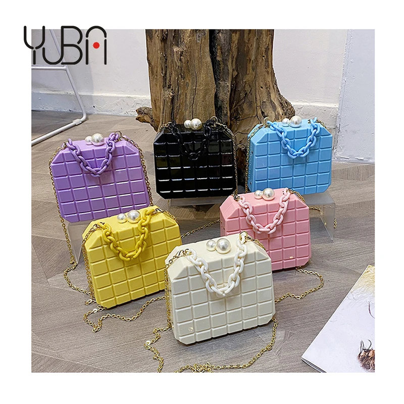 Stylish Pearl Lock chain armpit acrylic clutch bag 2021 Luxury Women grid handbag for Party american shoulder bag, Customizable
Stylish Pearl Lock chain armpit acrylic clutch bag 2021 Luxury Women grid handbag for Party american shoulder bag, Customizable