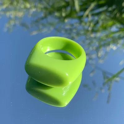 Ding yi 2021 DIY fashion bright look green apple color ring hollow out hearts resin section contracted wind is pure color ring
Ding yi 2021 DIY fashion bright look green apple color ring hollow out hearts resin section contracted wind is pure color ring