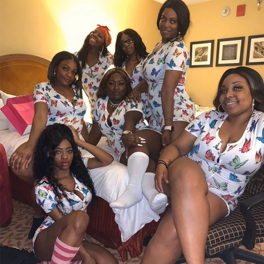 2021 Hot Sale Women Short Sleeve Sexy Rompers Brands Printing Adult satin sleepwear onesie pajamas
2021 Hot Sale Women Short Sleeve Sexy Rompers Brands Printing Adult satin sleepwear onesie pajamas