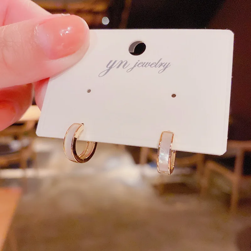 Simple Design Real Gold Plated Shell Circle Earrings White Shell Small Huggie Earrings For Women Girls
Simple Design Real Gold Plated Shell Circle Earrings White Shell Small Huggie Earrings For Women Girls