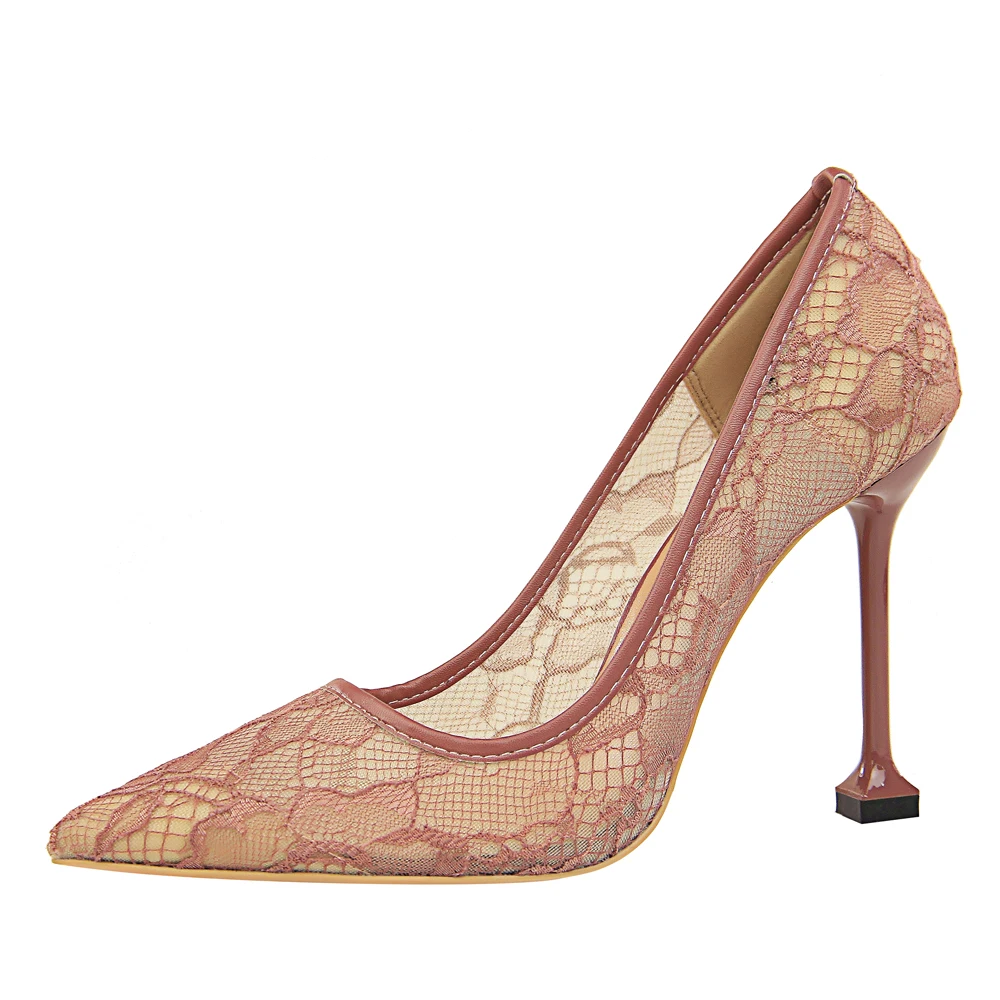 17175-11 European and American style fashion sexy nightclub lace openwork mesh thin thin mouth pointed high-heeled women's shoes
17175-11 European and American style fashion sexy nightclub lace openwork mesh thin thin mouth pointed high-heeled women's shoes