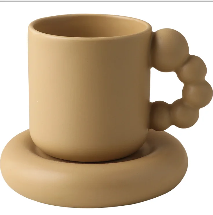 Rotating ball handle design of ceramic coffee gourd mug big fat cup
Rotating ball handle design of ceramic coffee gourd mug big fat cup