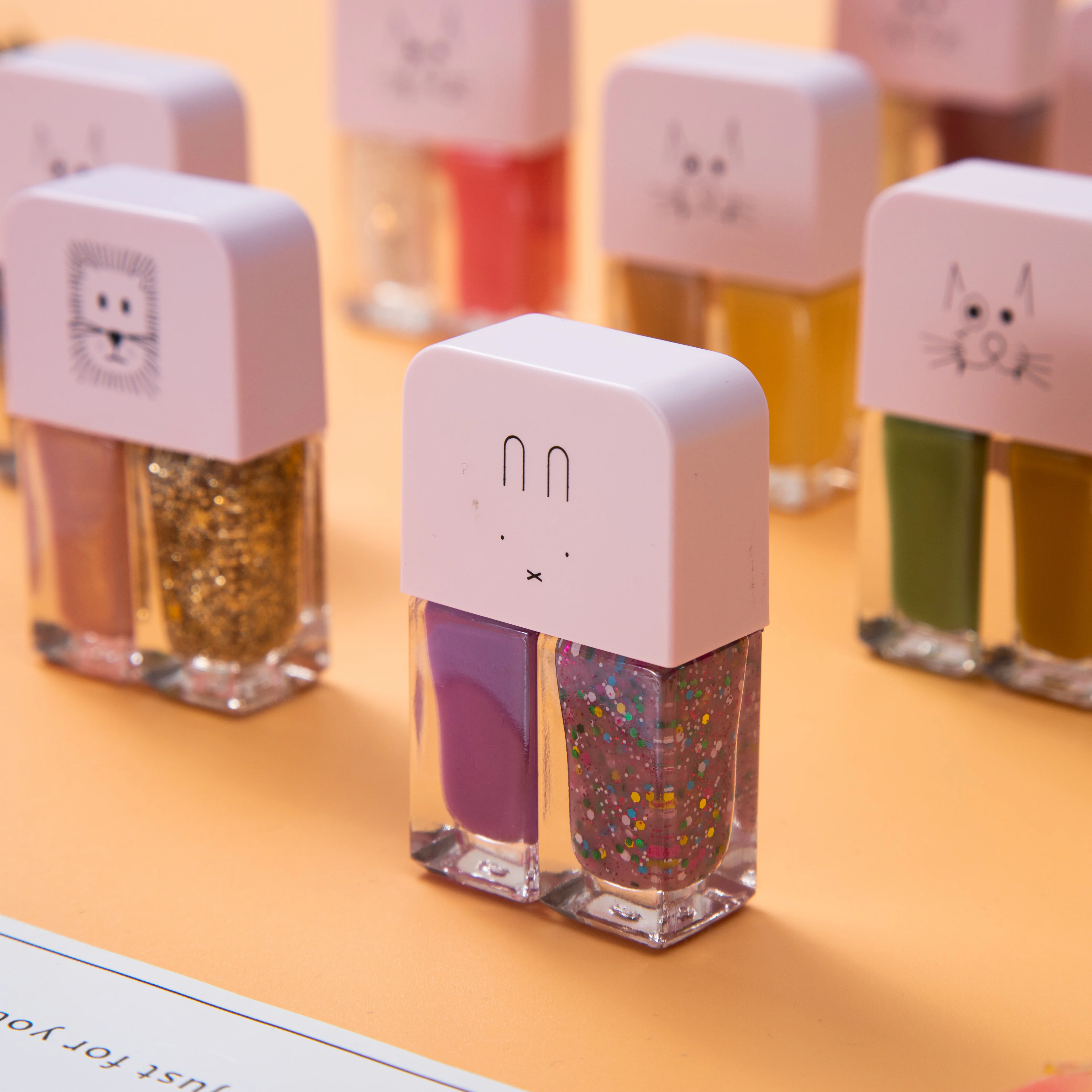Color nail polish long-lasting no-baking quick-drying odorless oily non-tearable twin set nail glue
Color nail polish long-lasting no-baking quick-drying odorless oily non-tearable twin set nail glue