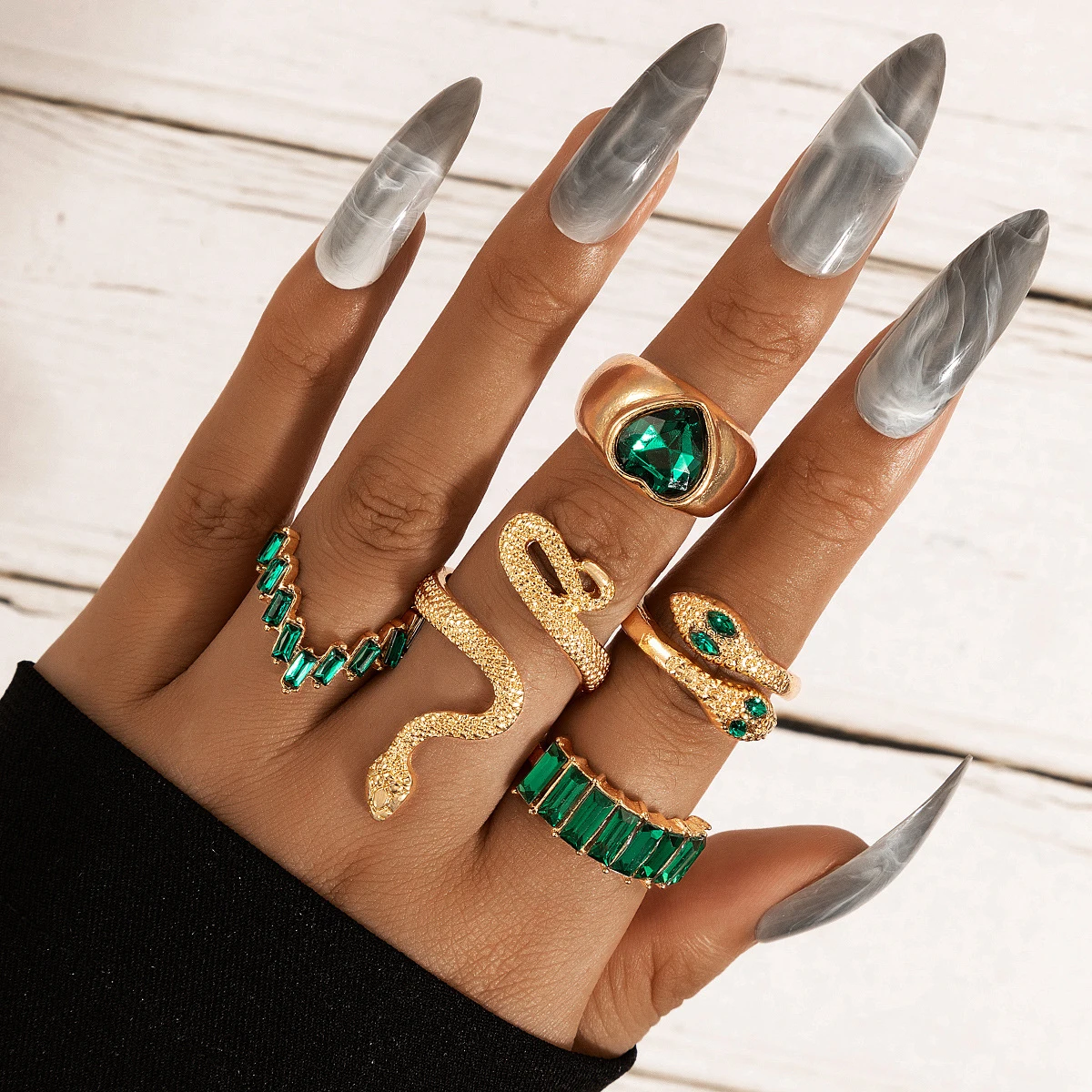 Dvacaman Luxury Vintage Finger Rings Geometric Knuckle Heart Diamond Chunky Green Crystal Gold Plated Ring Set Women Jewelry
Dvacaman Luxury Vintage Finger Rings Geometric Knuckle Heart Diamond Chunky Green Crystal Gold Plated Ring Set Women Jewelry