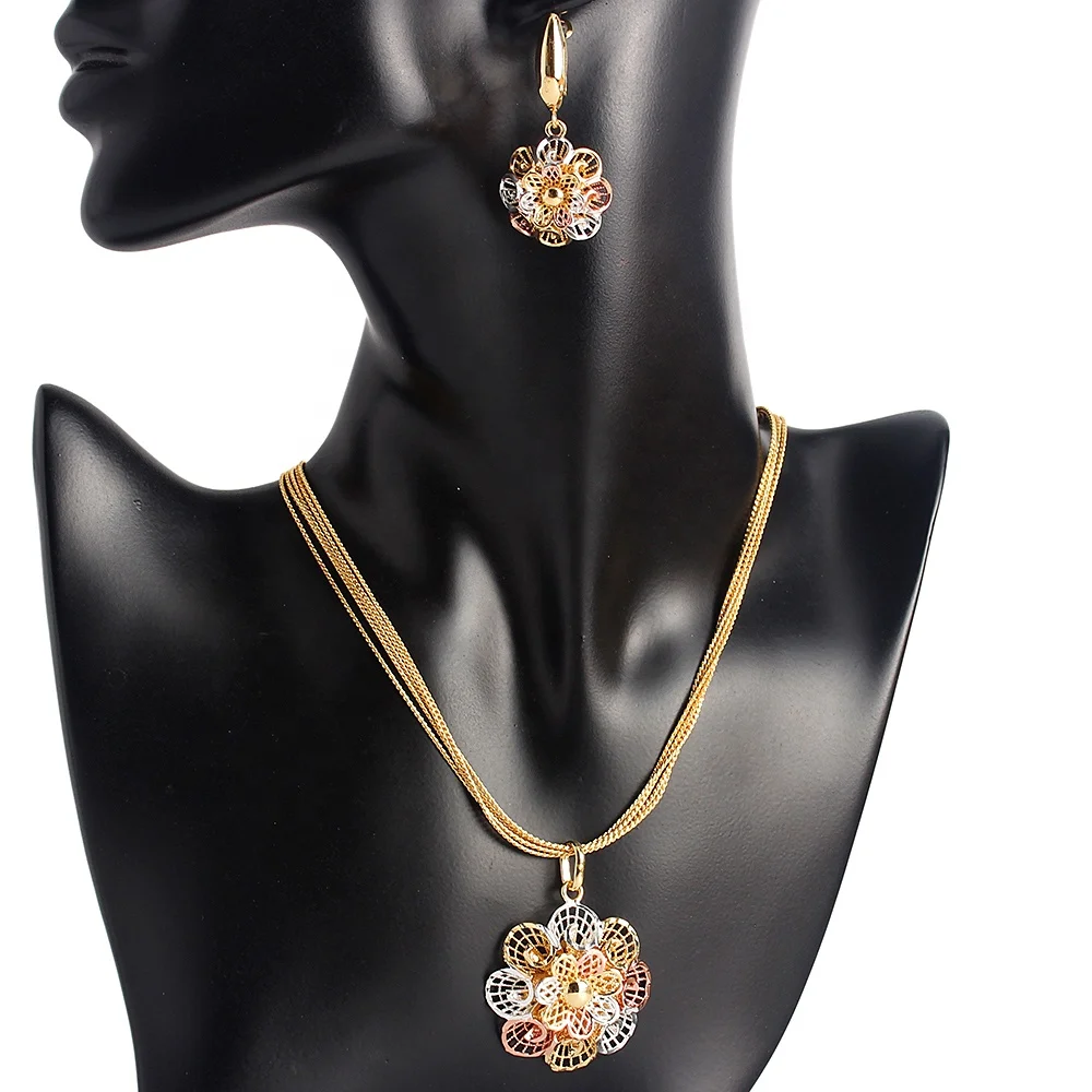 Top Fashion 18 Gold Jewelry Earring Women Bracelet Sets And Earing Ladies Designer Necklace Set
Top Fashion 18 Gold Jewelry Earring Women Bracelet Sets And Earing Ladies Designer Necklace Set