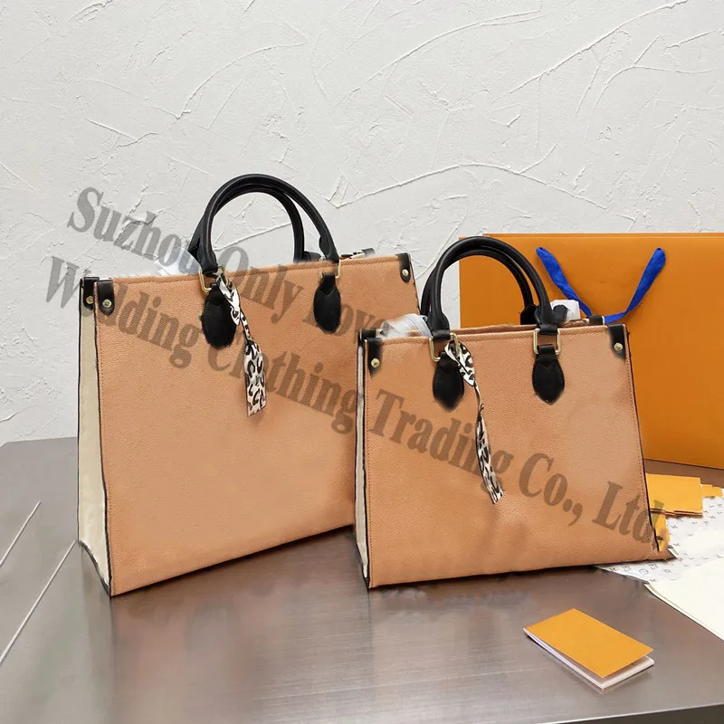 Wholesale New Girl High Capacity Tote Hand Bags Momy Square Genuine Leather Women One Side Shoulder Bag Handbags With Flowers
Wholesale New Girl High Capacity Tote Hand Bags Momy Square Genuine Leather Women One Side Shoulder Bag Handbags With Flowers