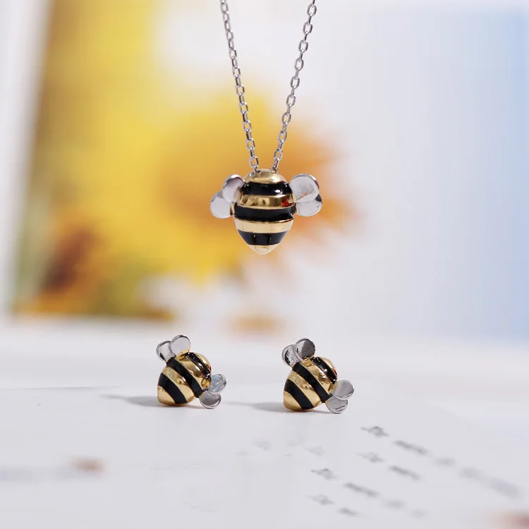 New Cute Little Bee Necklace and Pendant Necklace Crystal New Cute Bee Necklaces, Picture
New Cute Little Bee Necklace and Pendant Necklace Crystal New Cute Bee Necklaces, Picture