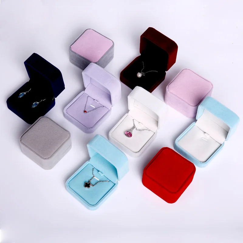 Custom Romantic Sweet Luxury Small Velvet Engagement Jewelry Necklace Pendant Box, Picture
Custom Romantic Sweet Luxury Small Velvet Engagement Jewelry Necklace Pendant Box, Picture